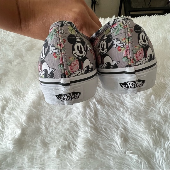 NEW Disney x Vans - Picture 6 of 9